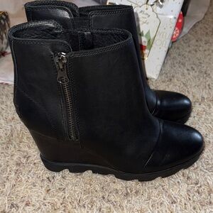 Sorel Joan of Arctic Black Soft Leather Wedge III Zip Boots Booties US Size 9.5